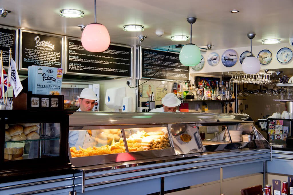 Poppie's Londen: Dé Originele Fish & Chips Zaak! || The London Tester