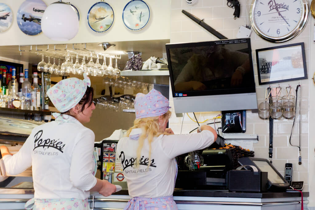 Poppie's Londen: Dé Originele Fish & Chips Zaak! || The London Tester