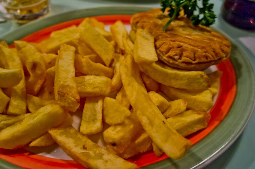 Poppie's Londen: Dé Originele Fish & Chips Zaak! || The London Tester