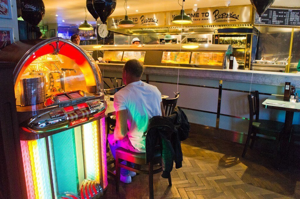 Poppie's Londen: Dé Originele Fish & Chips Zaak! || The London Tester
