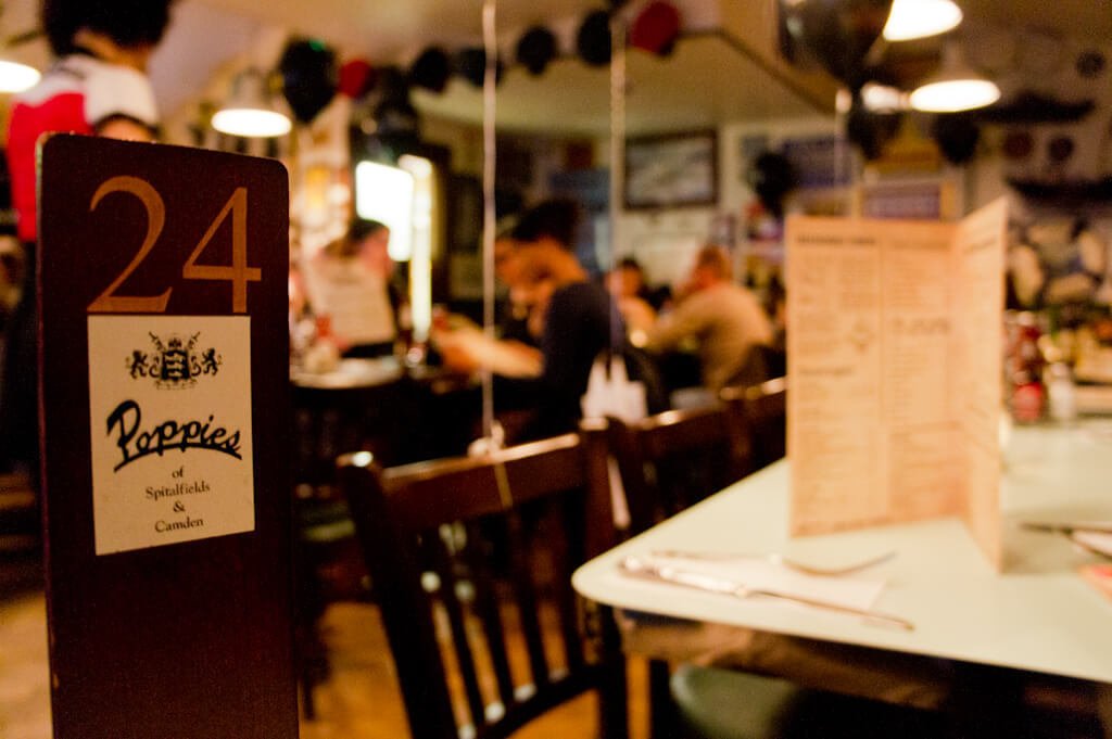 Poppie's Londen: Dé Originele Fish & Chips Zaak! || The London Tester