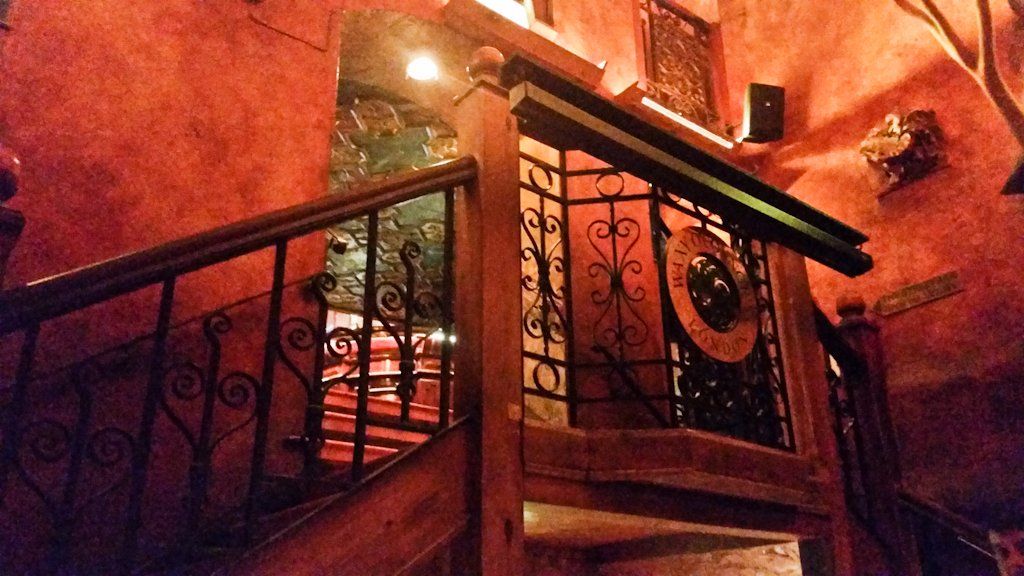 Waxy O'Connor's Londen: Ierse Pub met Boom in de wijk Soho || The London Tester