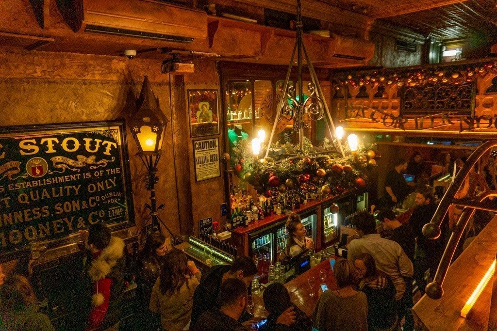 Waxy O'Connor's Londen: Ierse Pub met Boom in de wijk Soho || The London Tester