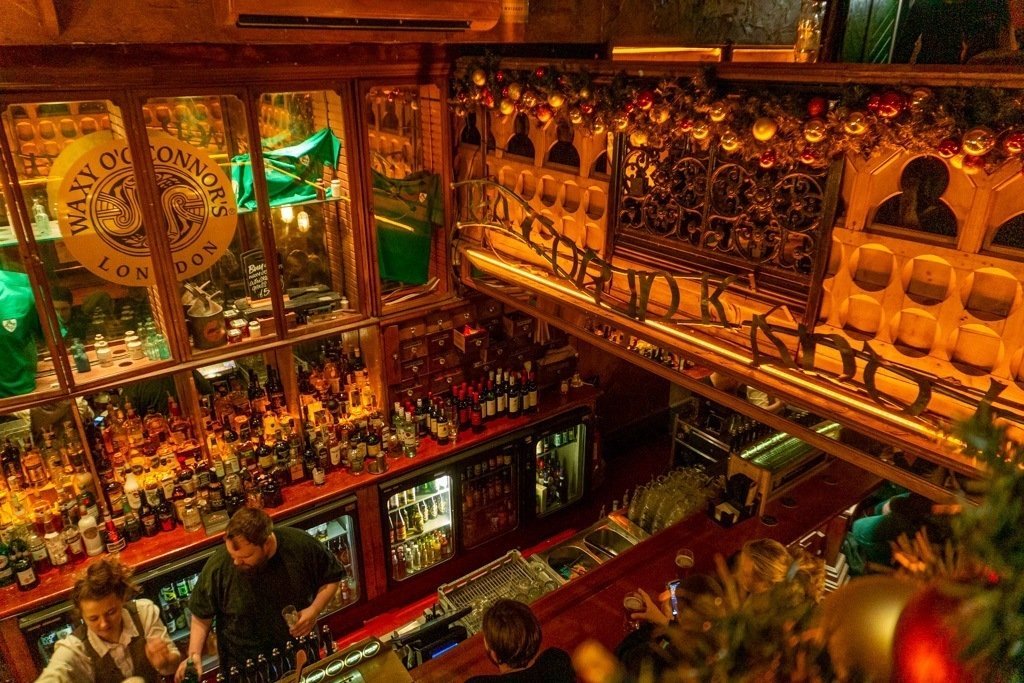 Waxy O'Connor's Londen: Ierse Pub met Boom in de wijk Soho || The London Tester