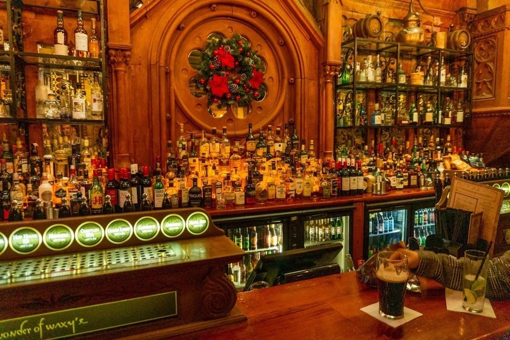 Waxy O'Connor's Londen: Ierse Pub met Boom in de wijk Soho || The London Tester
