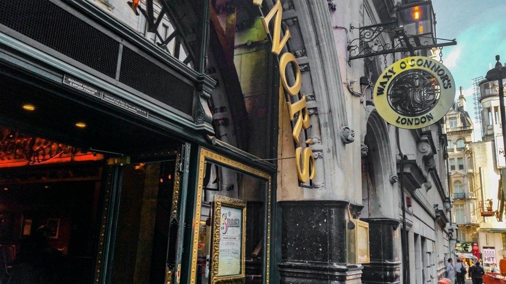 Waxy O'Connor's Londen: Ierse Pub met Boom in de wijk Soho || The London Tester