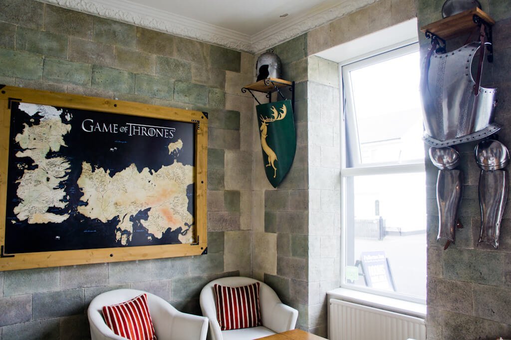 Noord-Ierland Bezienswaardigheden voor Game of Thrones Liefhebbers: 6 Unieke Ervaringen Die Je Niet Wilt Missen! || The London Tester