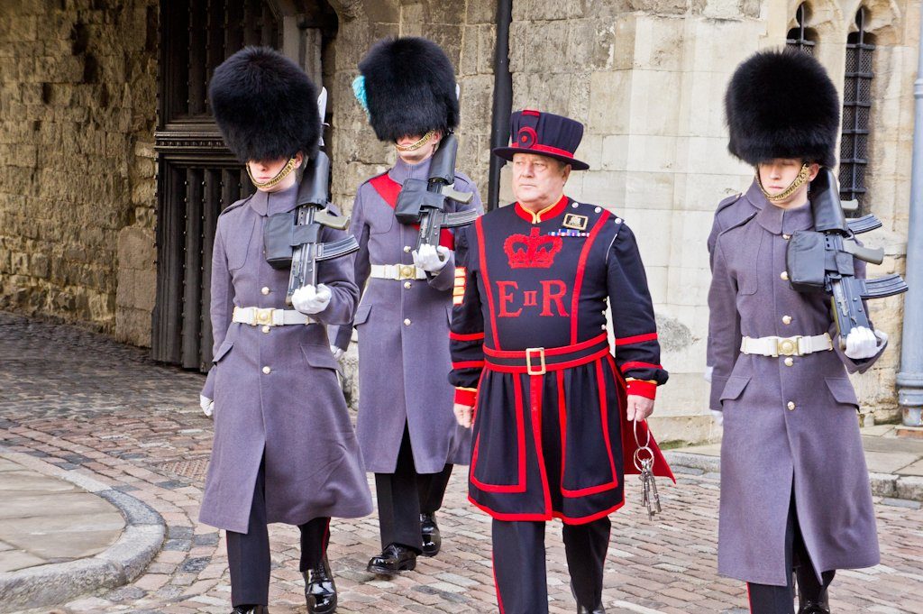 Bezoek de Tower of London en Ontbijt met de Raven! || The London Tester