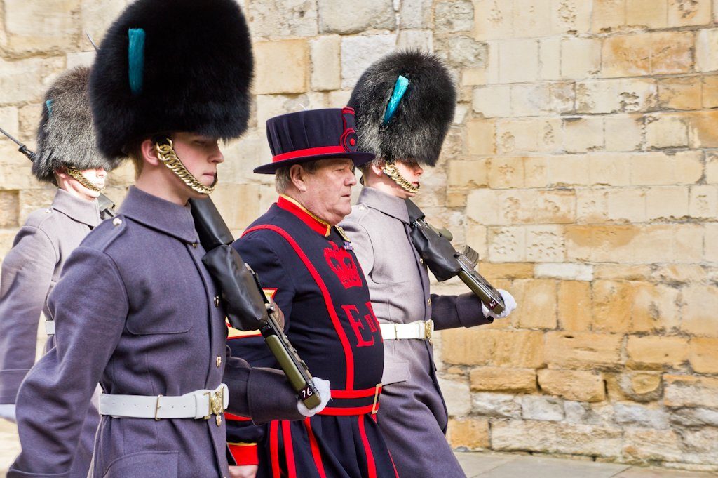 Bezoek de Tower of London en Ontbijt met de Raven! || The London Tester