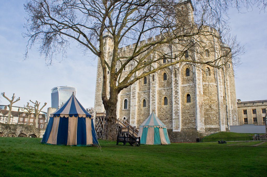 Bezoek de Tower of London en Ontbijt met de Raven! || The London Tester