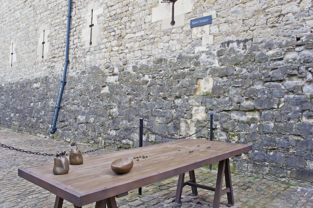 Bezoek de Tower of London en Ontbijt met de Raven! || The London Tester
