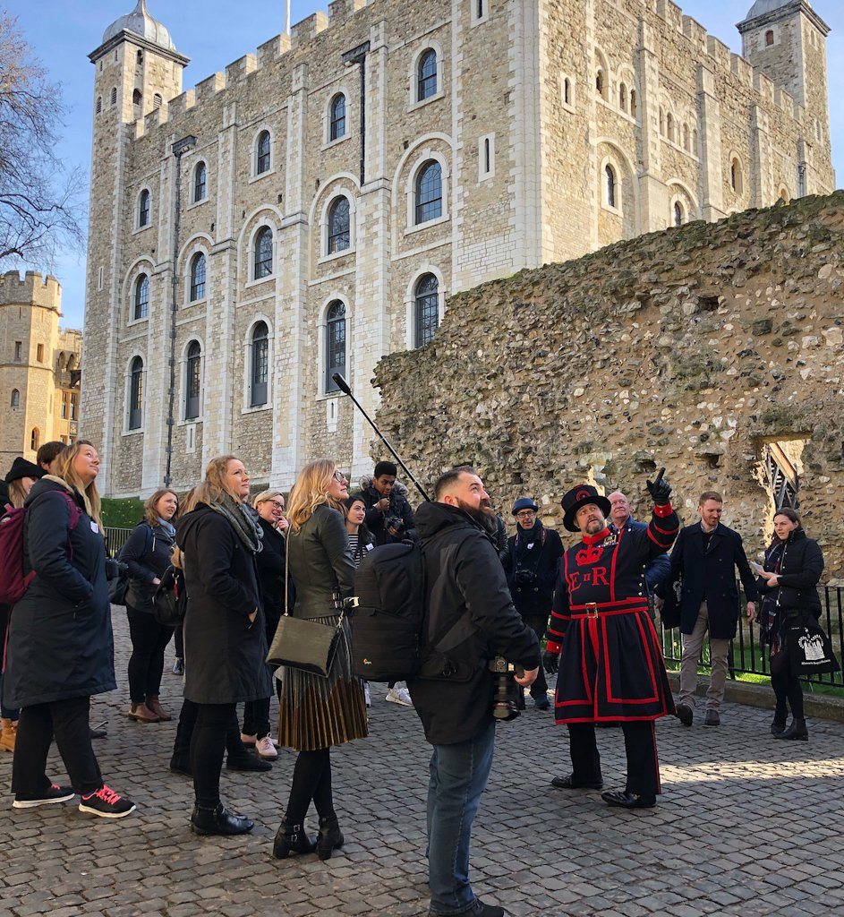 Bezoek de Tower of London en Ontbijt met de Raven! || The London Tester