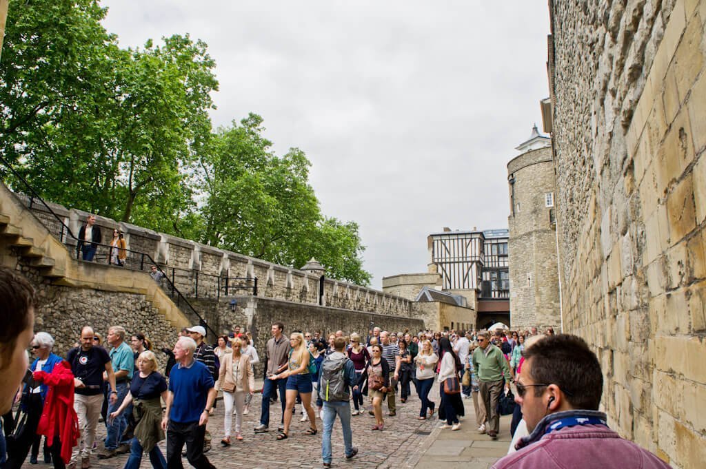Bezoek de Tower of London en Ontbijt met de Raven! || The London Tester
