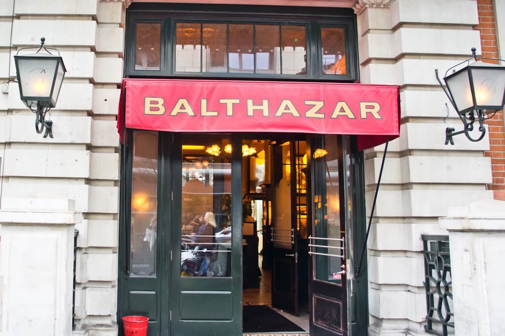 Goedkope High Tea in Londen: FlowerBX Afternoon Tea bij Balthazar, Covent Garden || The London Tester