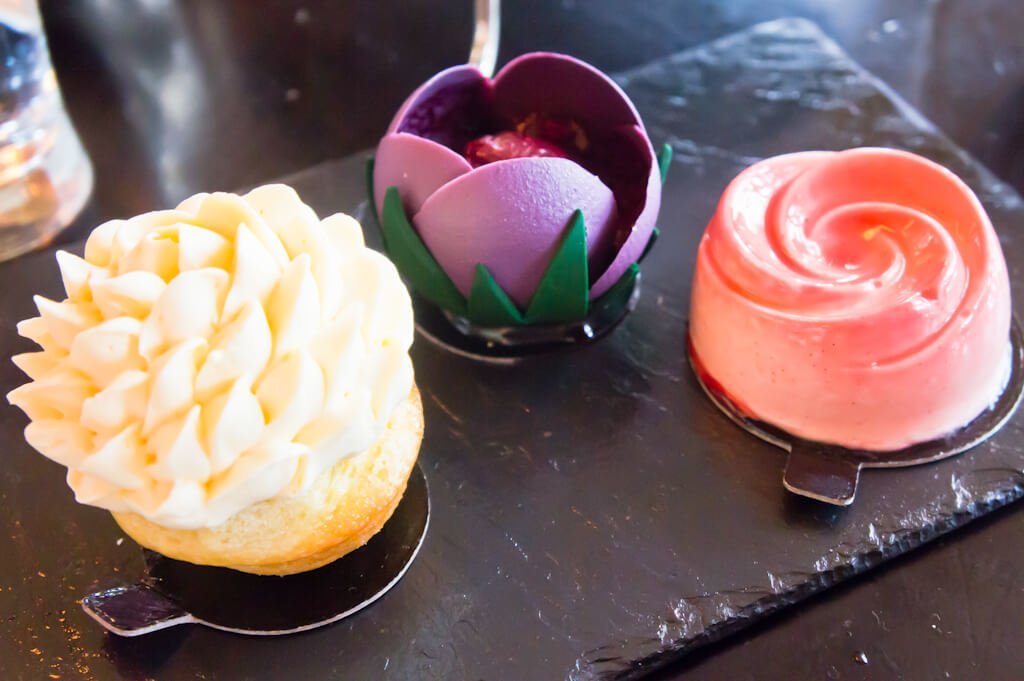 Goedkope High Tea in Londen: FlowerBX Afternoon Tea bij Balthazar, Covent Garden || The London Tester