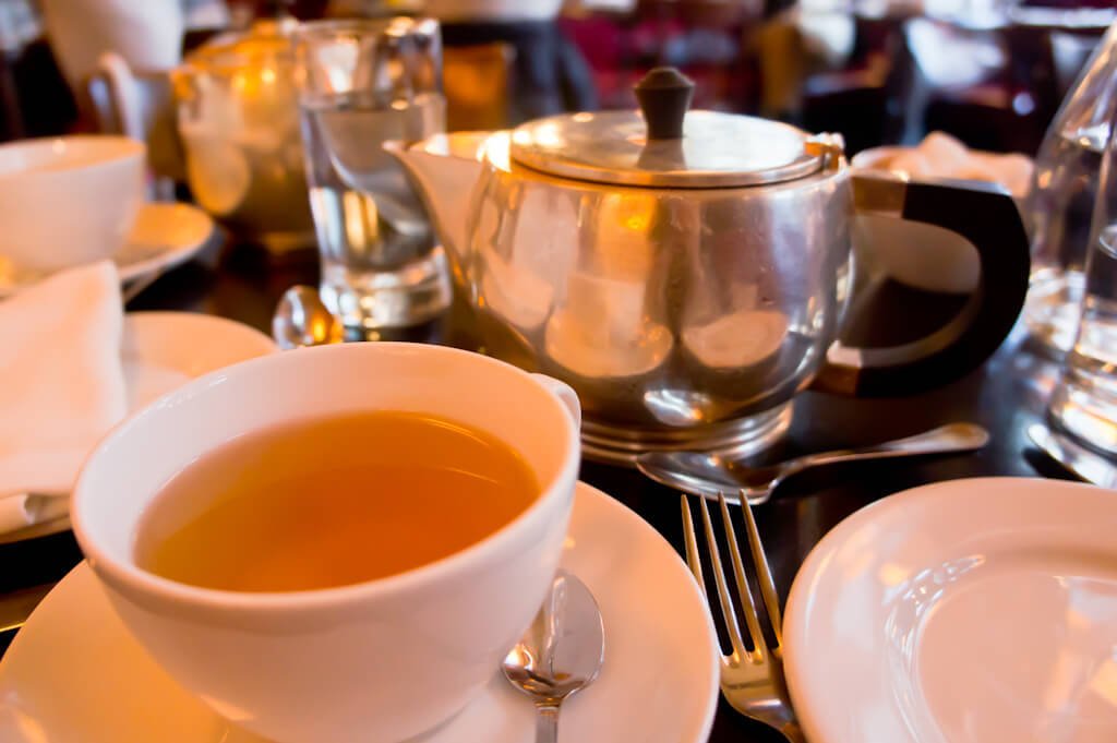 Goedkope High Tea in Londen: FlowerBX Afternoon Tea bij Balthazar, Covent Garden || The London Tester