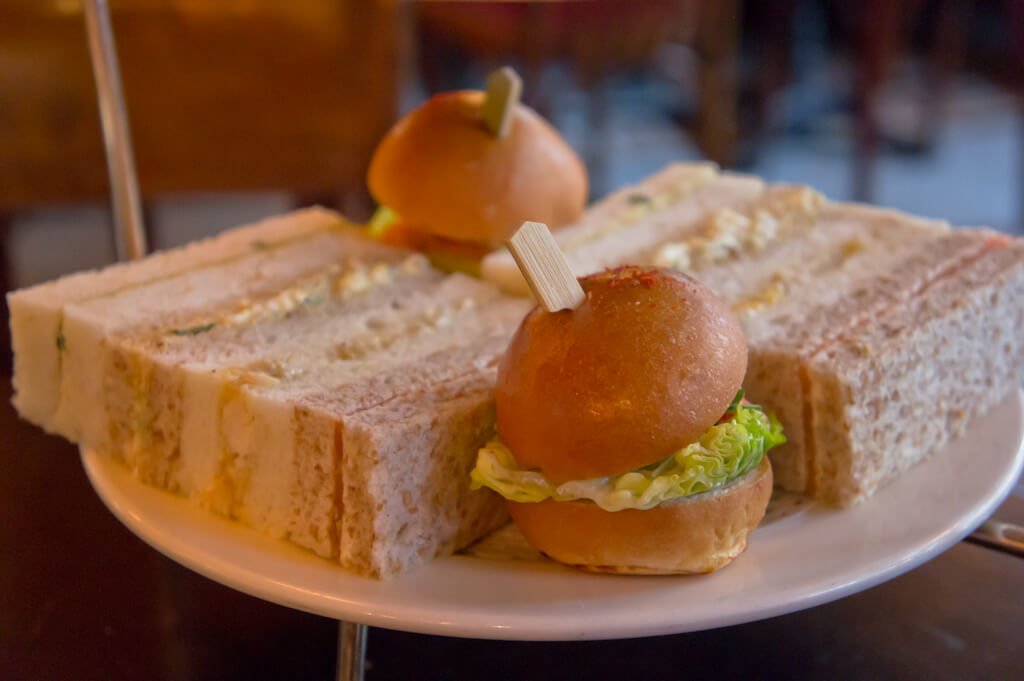 Goedkope High Tea in Londen: FlowerBX Afternoon Tea bij Balthazar, Covent Garden || The London Tester