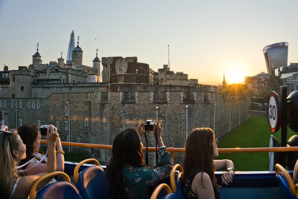 1 Pond Bustour Londen? Jazeker! Megabus Lanceert Nieuwe Sightseeing Route || The London Tester