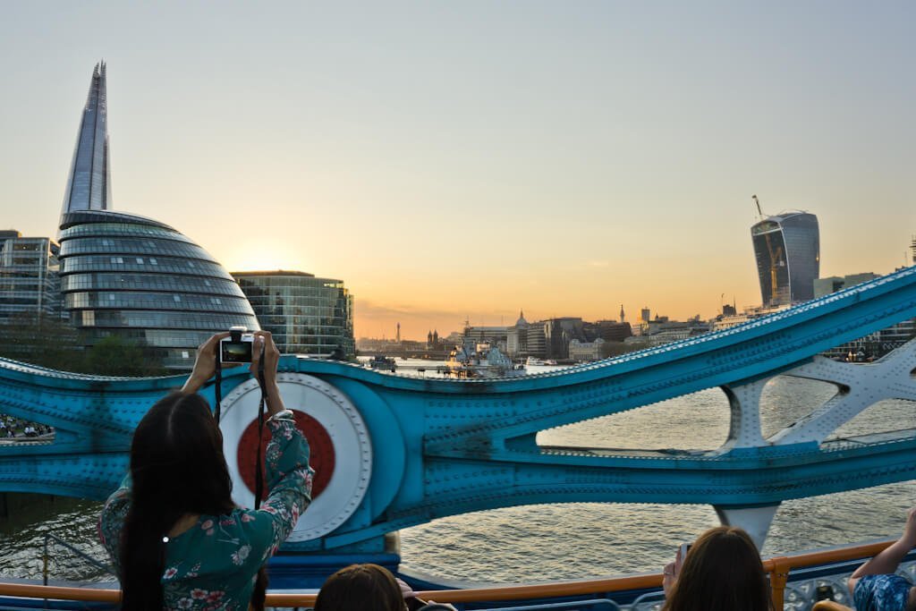1 Pond Bustour Londen? Jazeker! Megabus Lanceert Nieuwe Sightseeing Route || The London Tester