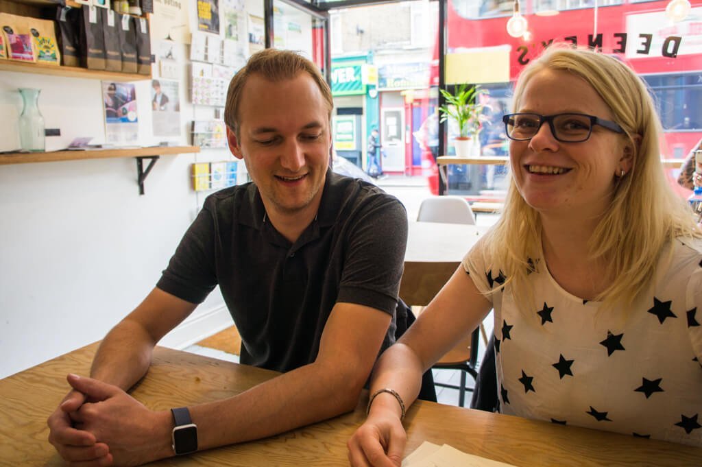 Deeney's Cafe Londen: Tosti's & een Lekker Bakkie in de wijk Leyton || The London Tester