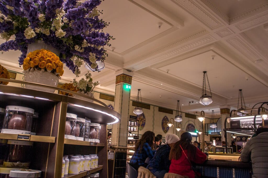 De Wondere Wereld van Harrods in Londen Bezoeken || The London Tester