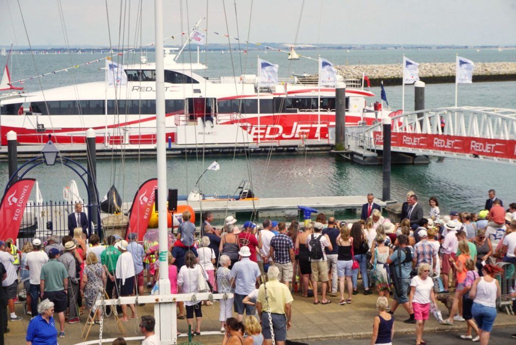 Red Funnel Lanceert Nieuwe Hi-Speed Ferry Naar Isle of Wight in Engeland || The London Tester