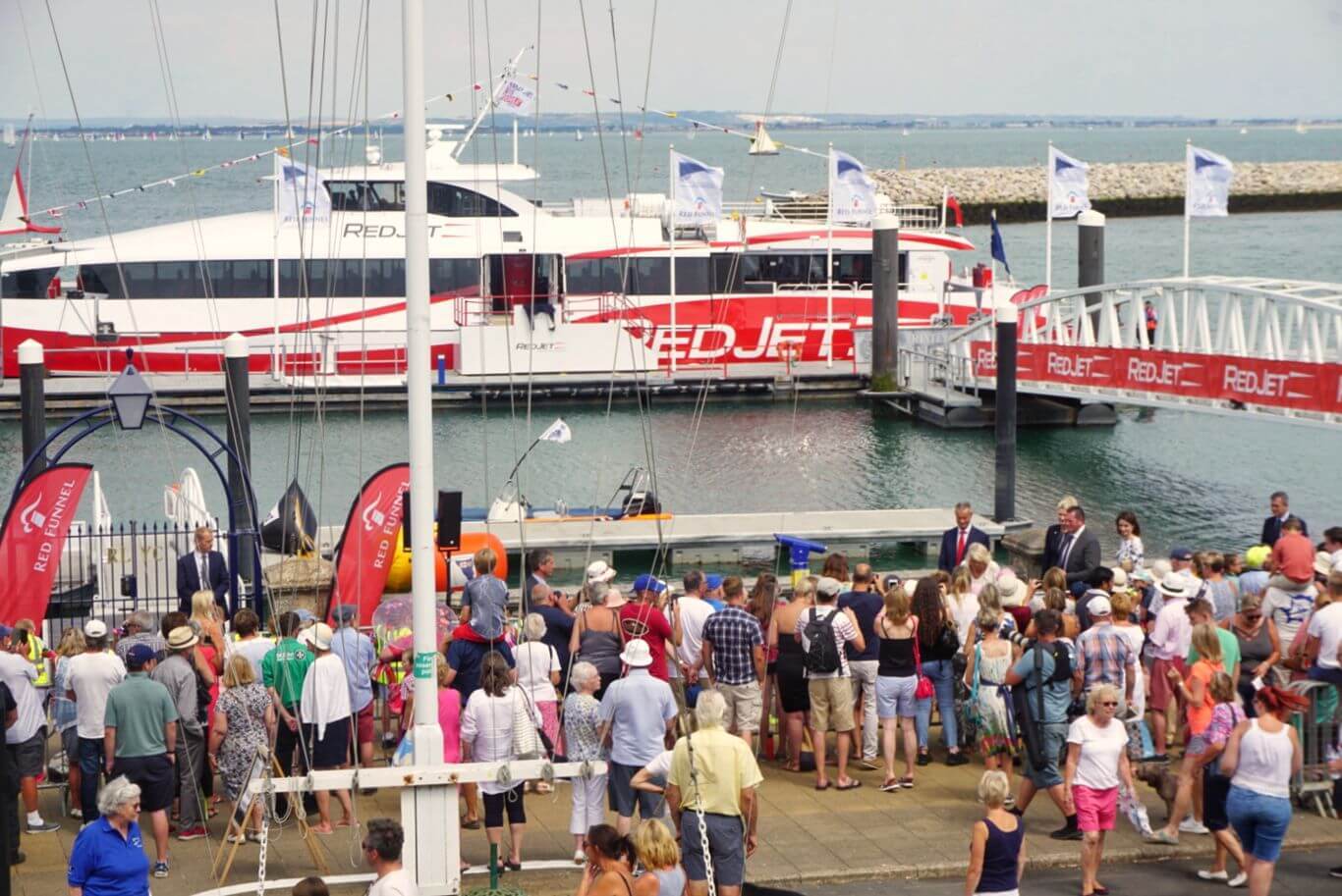 Red Funnel Lanceert Nieuwe Hi-Speed Ferry Naar Isle of Wight in Engeland || The London Tester