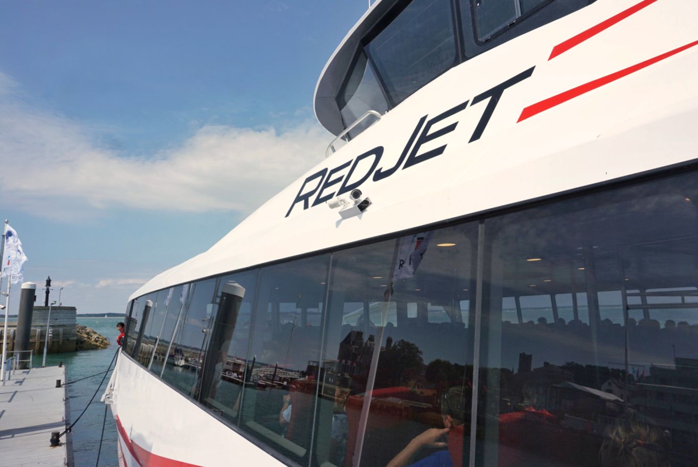 Red Funnel Lanceert Nieuwe Hi-Speed Ferry Naar Isle of Wight in Engeland || The London Tester
