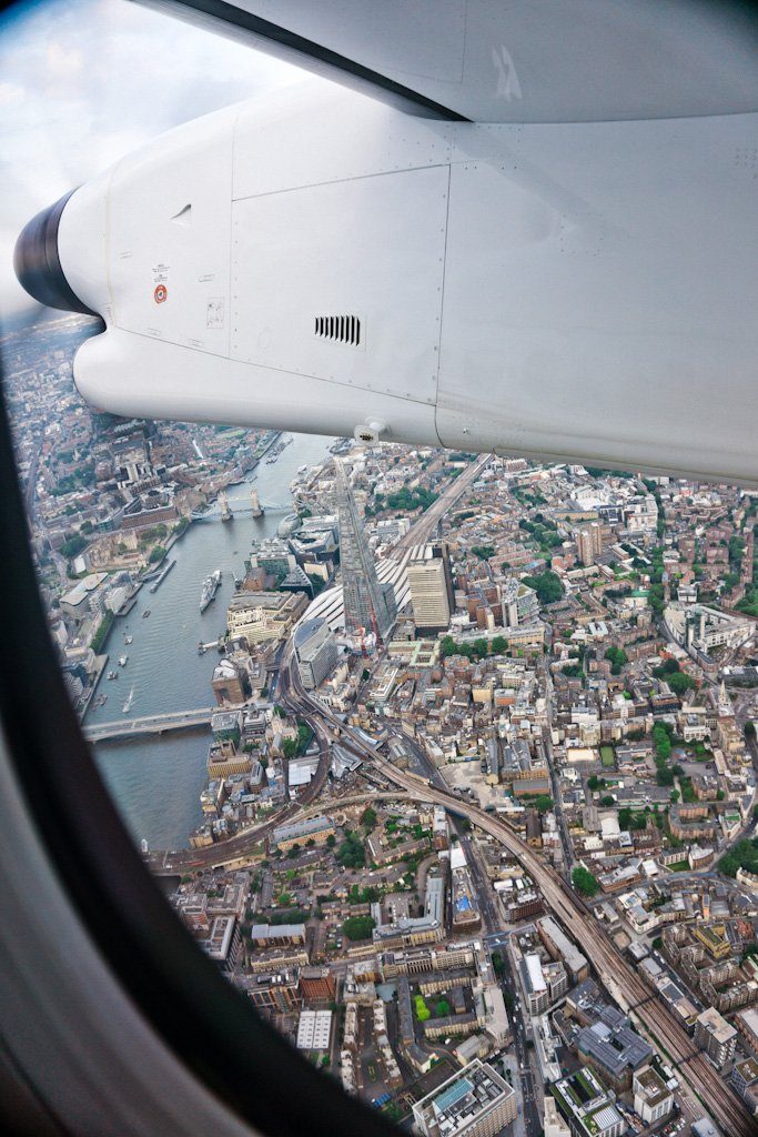 Londen City Airport: Dit Uitzicht Vanuit Het Vliegtuig Wil Je Niet Missen! || The London Tester || #Londen #London #CityAirport #Airport #Vliegveld #Luchthaven #Engeland #England #GreatBritain #GrootBrittannie #Plane #Vliegtuig