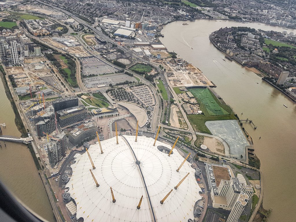 Londen City Airport: Dit Uitzicht Vanuit Het Vliegtuig Wil Je Niet Missen! || The London Tester || #Londen #London #CityAirport #Airport #Vliegveld #Luchthaven #Engeland #England #GreatBritain #GrootBrittannie #Plane #Vliegtuig