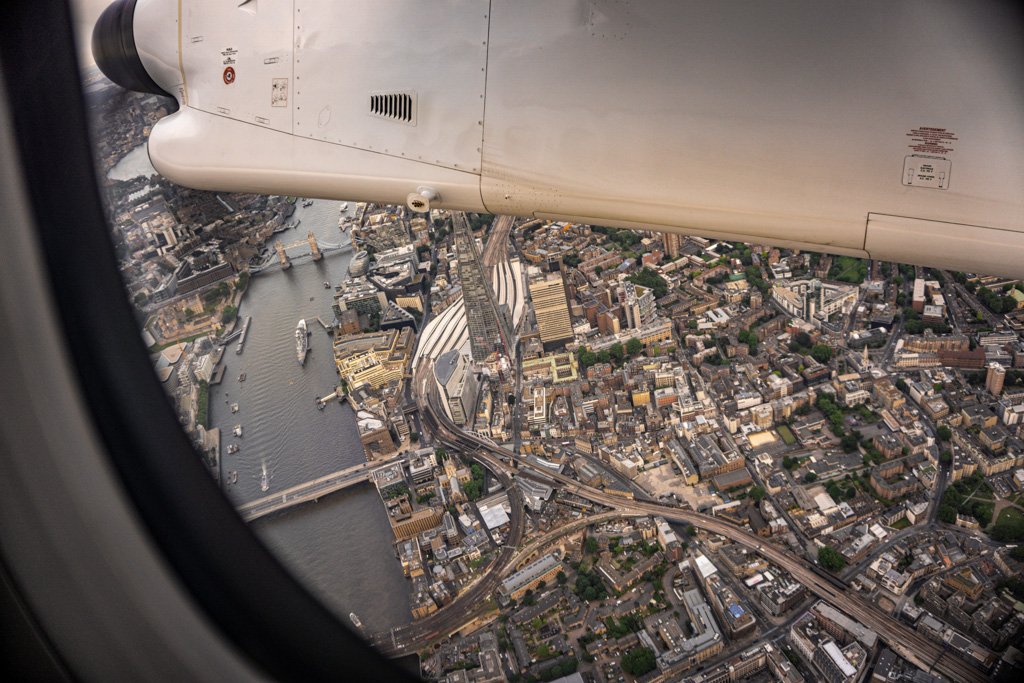 Londen City Airport: Dit Uitzicht Vanuit Het Vliegtuig Wil Je Niet Missen! || The London Tester || #Londen #London #CityAirport #Airport #Vliegveld #Luchthaven #Engeland #England #GreatBritain #GrootBrittannie #Plane #Vliegtuig