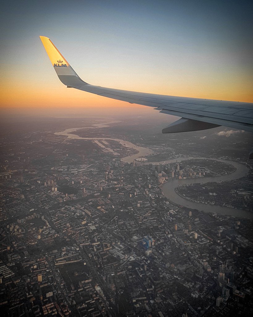 Londen City Airport: Dit Uitzicht Vanuit Het Vliegtuig Wil Je Niet Missen! || The London Tester || #Londen #London #CityAirport #Airport #Vliegveld #Luchthaven #Engeland #England #GreatBritain #GrootBrittannie #Plane #Vliegtuig