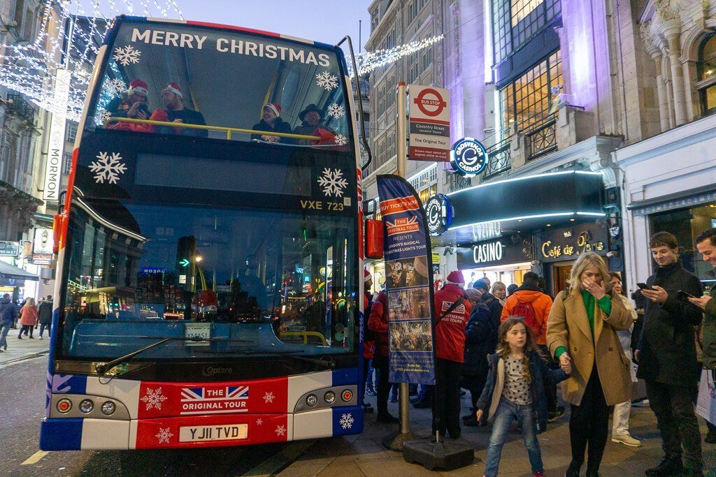 Weekend Londen Kerstreis: Mis de Christmas Lights Tour Niet! || The London Tester || #London #Londen #Christmas #Kerstmis #BusTour #Travel 