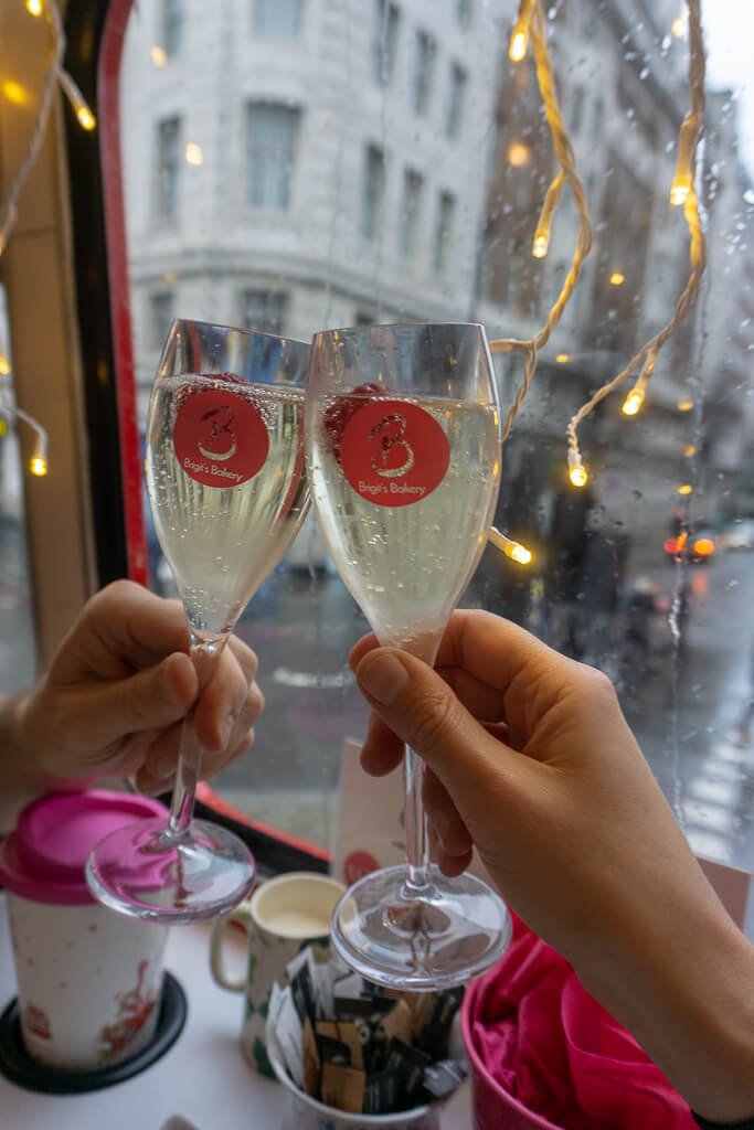 Unieke High Tea Londen: De B Bakery Bus Tour is een Afternoon Tea op een Londense Bus! || The London Tester