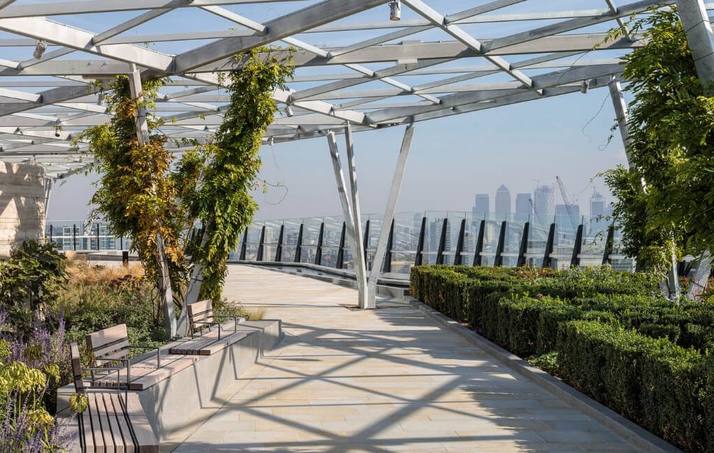 Er is een Nieuw Dakterras in Londen met Prachtig Uitzicht Dat je Zeker Wilt Zien! || The London Tester