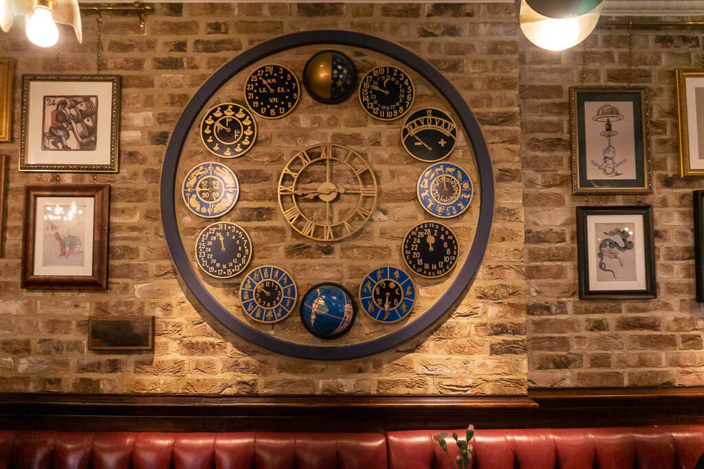 The Astronomer Pub Londen: Sterren kijken Vlak Naast Liverpool Street Station || The London Tester