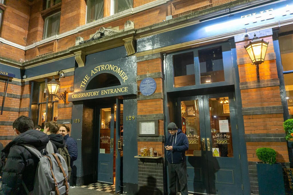 The Astronomer Pub Londen: Sterren kijken Vlak Naast Liverpool Street Station || The London Tester
