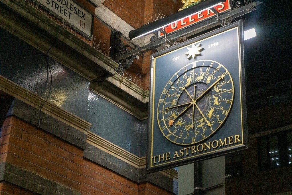 The Astronomer Pub Londen: Sterren kijken Vlak Naast Liverpool Street Station || The London Tester