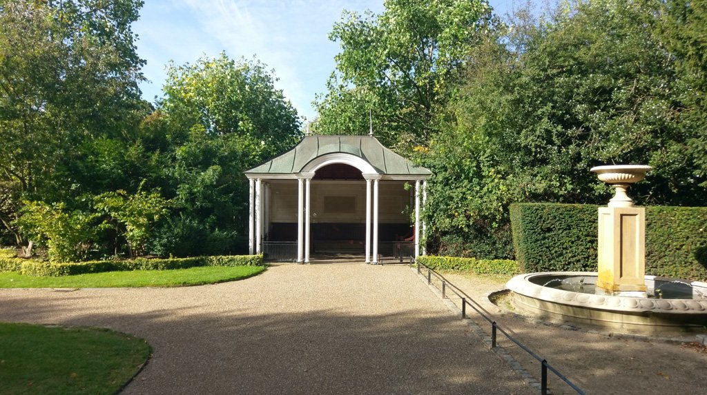 The Broad Walk, Avenue Gardens in Londen