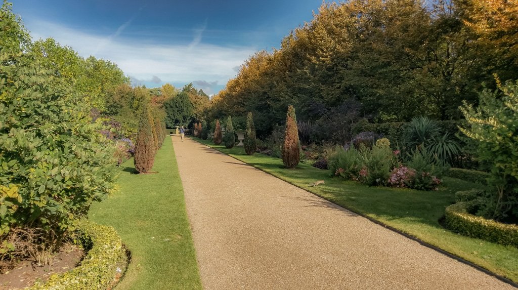 The Broad Walk, Avenue Gardens in Londen
