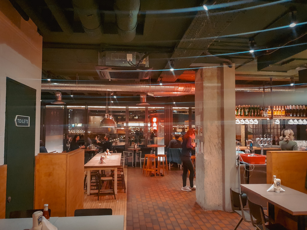 Snelle Hap in Londen: Honest Burger in de Wijk St Katherine Docks || The London Tester
