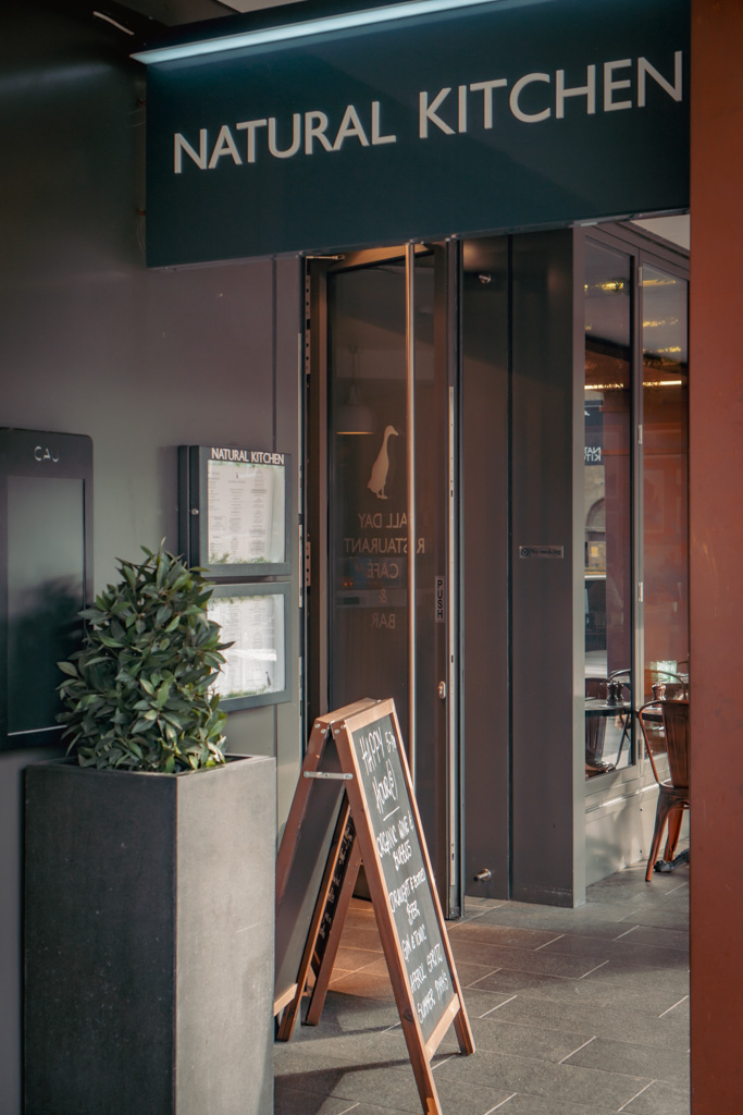 Gezond Snel Ontbijtje in Londen: Natural Kitchen in de Wijk St Katherine Docks || The London Tester