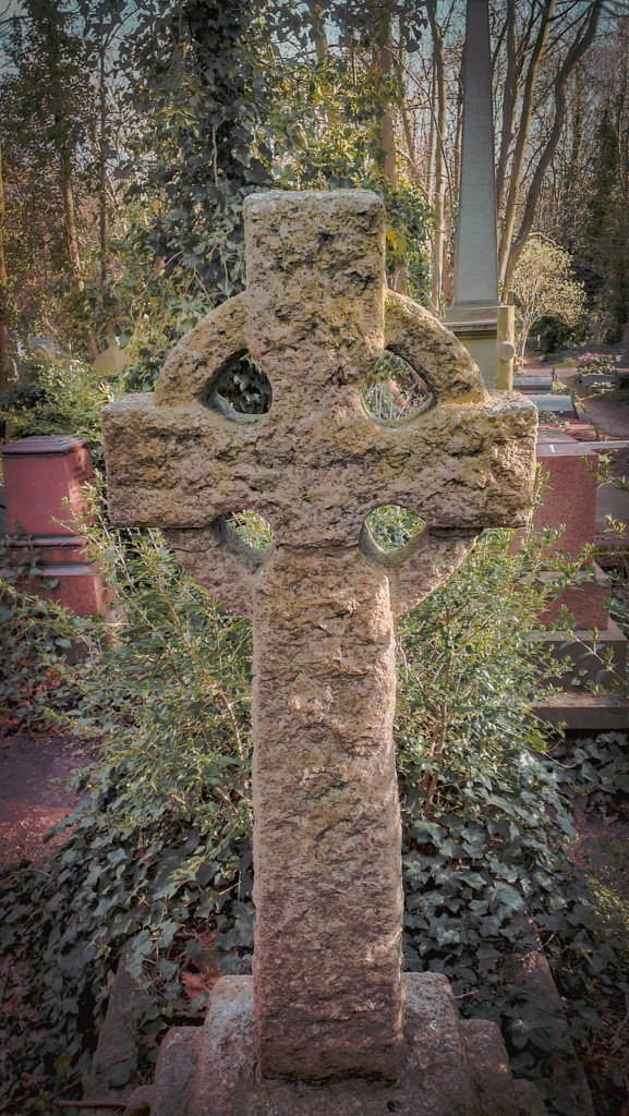 Bijzondere Tip: Highgate Cemetery - Begraafplaats in Londen voor Beroemdheden || The London Tester