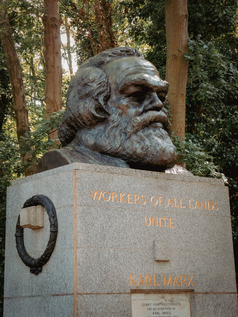 Bijzondere Tip: Highgate Cemetery - Begraafplaats in Londen voor Beroemdheden || The London Tester
