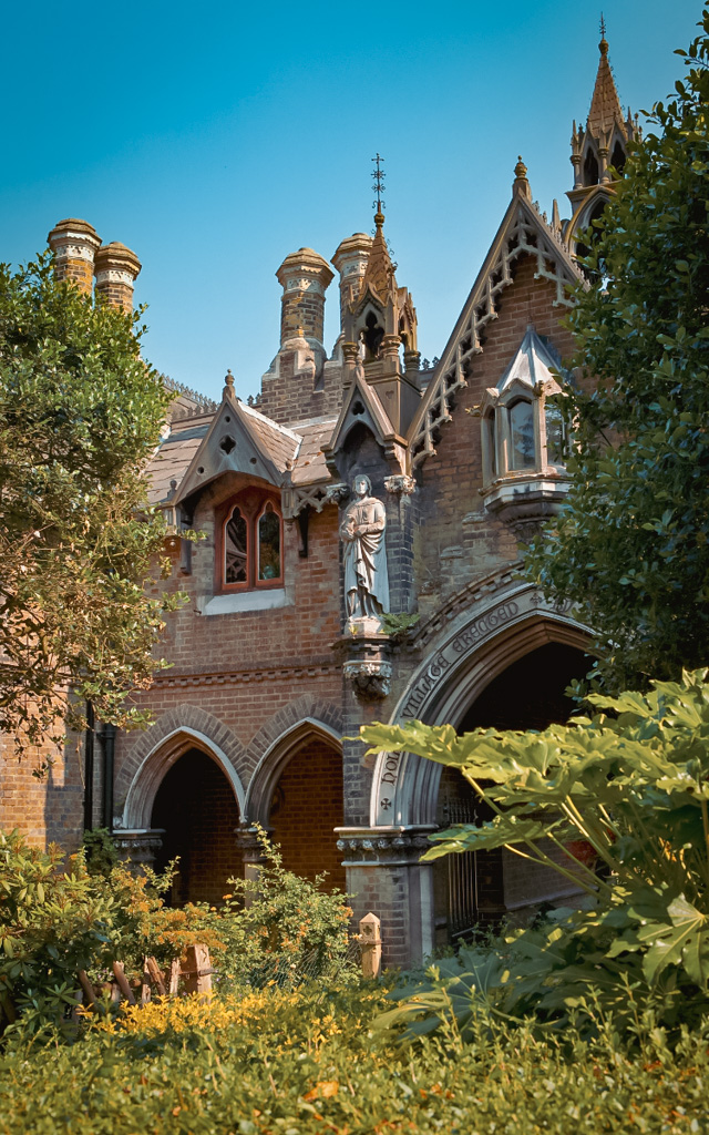 Bijzondere Tip: Highgate Cemetery - Begraafplaats in Londen voor Beroemdheden || The London Tester