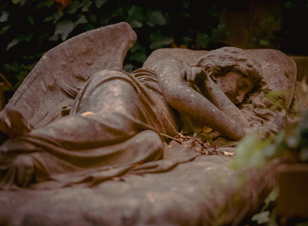 Bijzondere Tip: Highgate Cemetery - Begraafplaats in Londen voor Beroemdheden || The London Tester