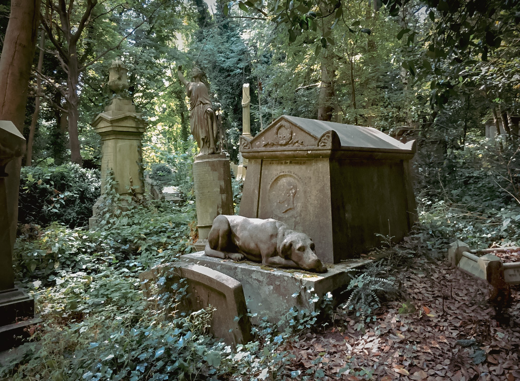 Bijzondere Tip: Highgate Cemetery - Begraafplaats in Londen voor Beroemdheden || The London Tester
