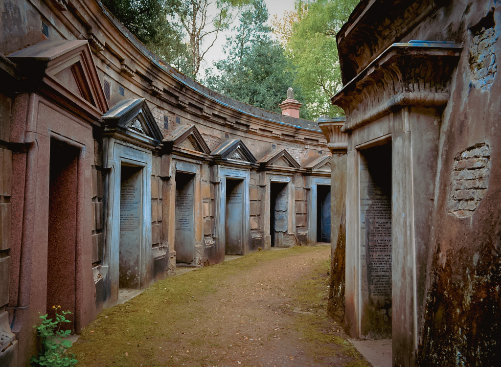 Bijzondere Tip: Highgate Cemetery - Begraafplaats in Londen voor Beroemdheden || The London Tester