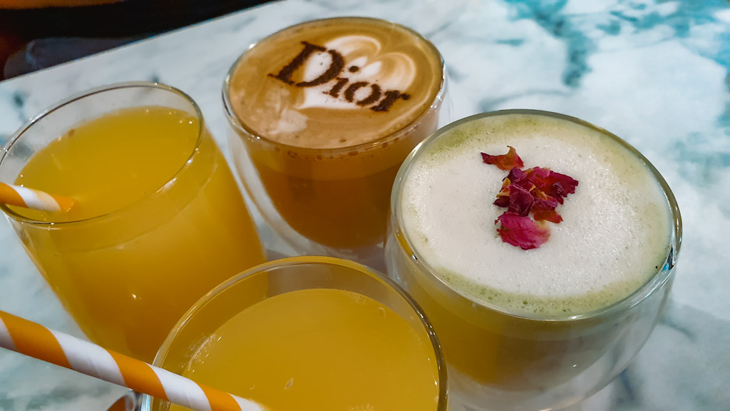 Franse Bistro in Londen (met enorme teddyberen!): Drunch in de Wijk Mayfair || The London Tester