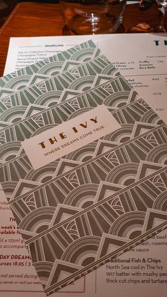 Stijlvolle Cream Tea in Londen: The Ivy Brasserie in de Wijk Kensington || The London Tester